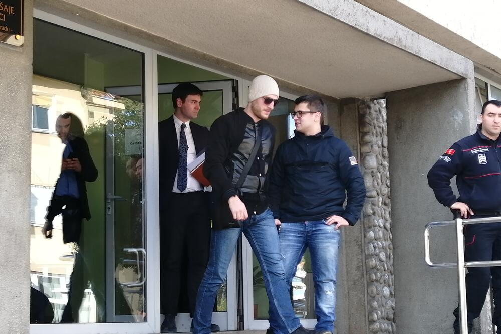 Negira krivicu: Božović (sa kapom), Foto: Jelena Jovanović