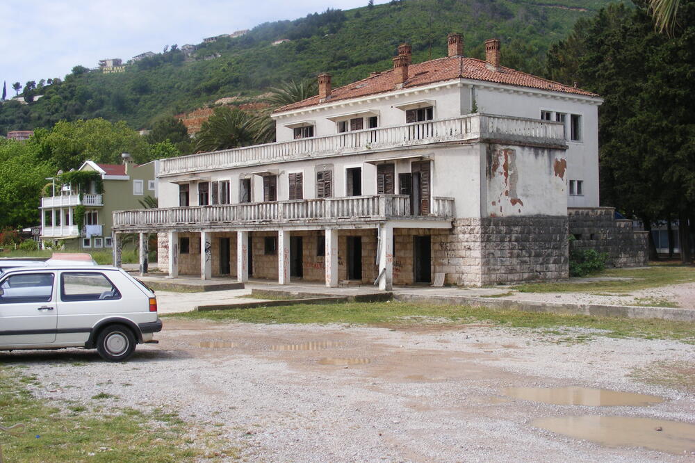 Ruglo: Zgrada Jugoslovenskog rječnog brodarstva, Foto: Vuk Lajović
