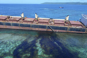 Environmental disaster in the Pacific: A stranded ship released 80 tons...