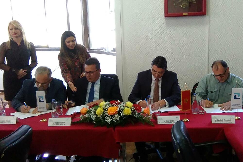 Potpisivanje kolektivnog ugovora, Foto: Luka Bar kolektivni ugovor