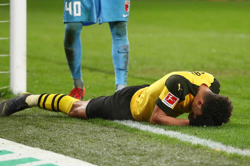 Džejdon Sančo na meču sa Augsburgom, Foto: REUTERS