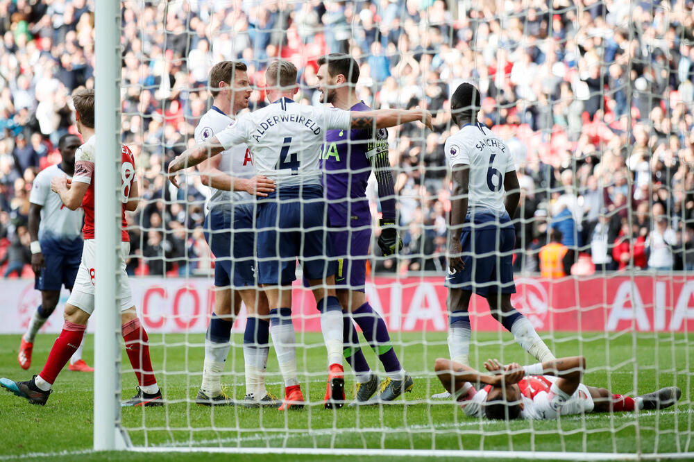 Totenhem slavi Ljorisa nakon odbranjenog penala