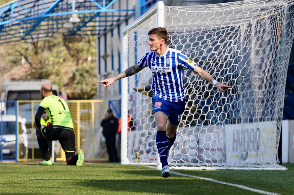 Damjanović slavi gol za 1:0 protiv Lovćena, Foto: Savo Prelević