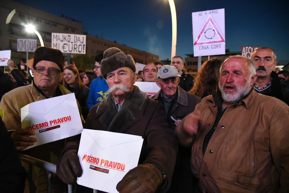 Više hiljada građana okupilo se na građanskim protestima u Podgorici. Pogledajte šta je zabilježio fotoreporter "Vijesti"