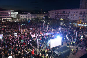Najveći skup u nezavisnoj Crnoj Gori: "Ostavke do 15. marta, ili...