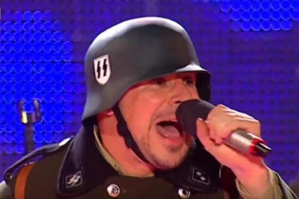 Hrvatski pjevač sa nacističkim šljemom, Foto: Screenshot/Youtube