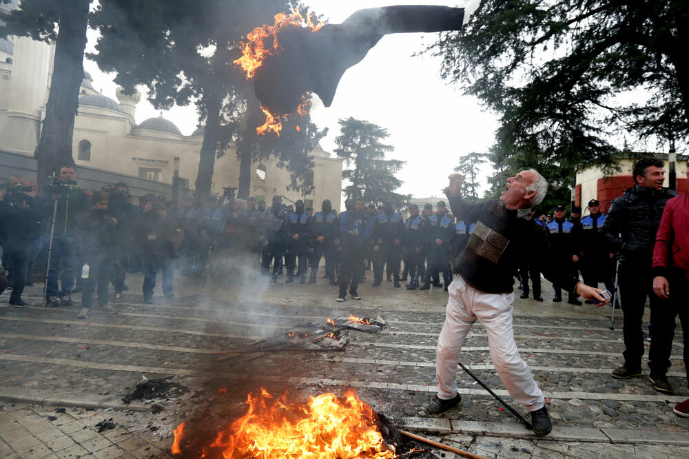 Sa protesta u Tirani, Foto: Reuters