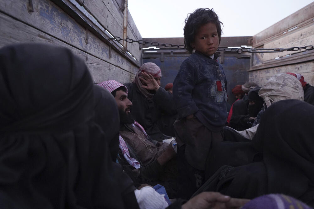 Evakuacija ljudi iz al-Baguza, Foto: BETA/AP