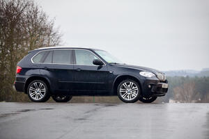 Saobraća se po mokrim i klizavim putevima