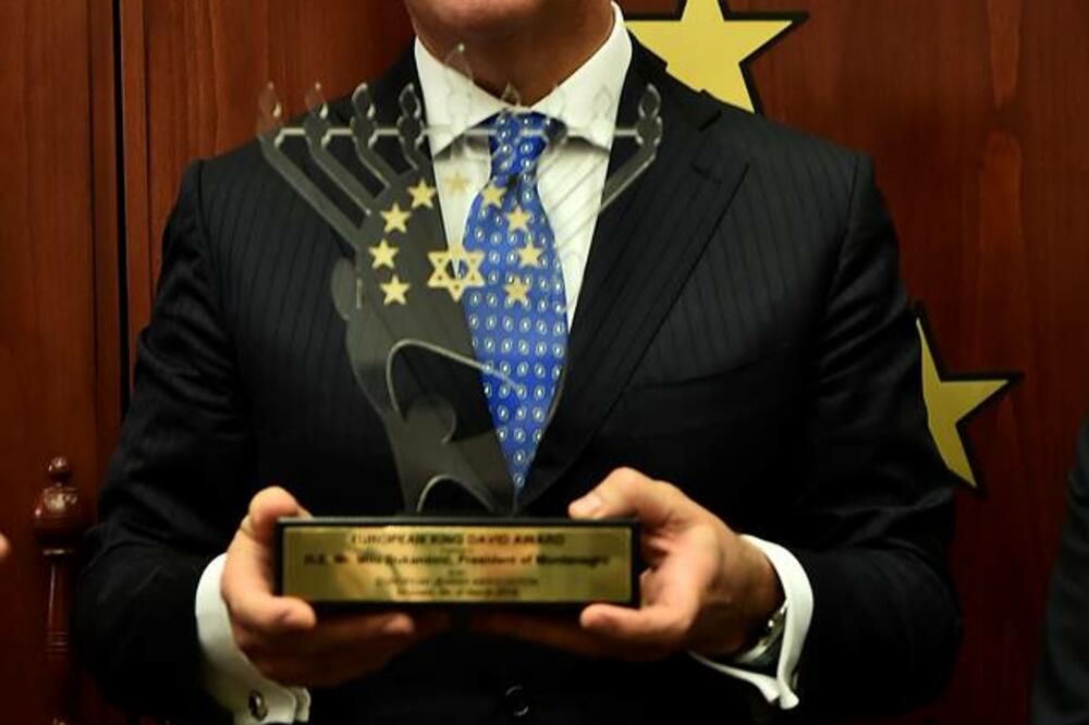 Đukanović sa nagradom, Foto: Predsjednik.me