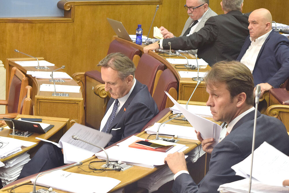 Više uzastopnih povećanja cijena ugrozilo standard građana: SDP, Foto: Zoran Đurić