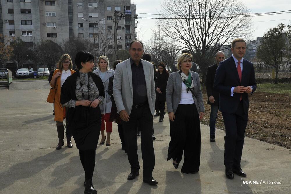 Sekulić i Šehović (desno) tokom posjete resursnim centrima, Foto: Ministarstvo prosvjete