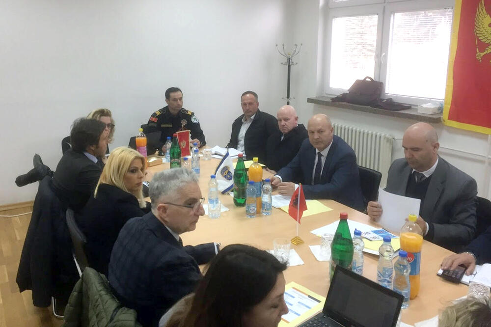 Sa sastanka, Foto: Uprava policije