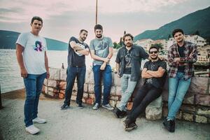 Plava je boja bluza, tuge, a samim tim i tužnih ljubavi