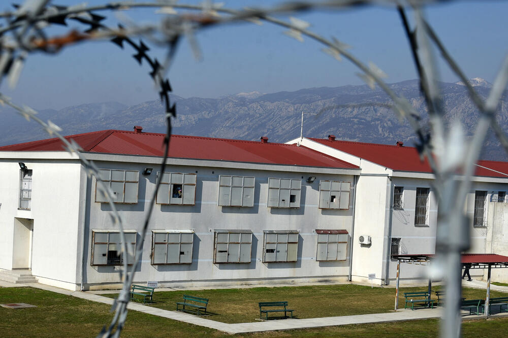 Devet zatvorenika dobilo sertifikate za poslove stolara i bravara - ZIKS, Foto: Boris Pejović