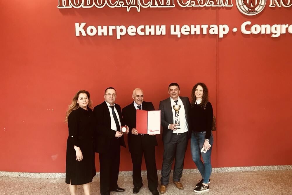 Sa nagradom, Foto: Privatna arhiva