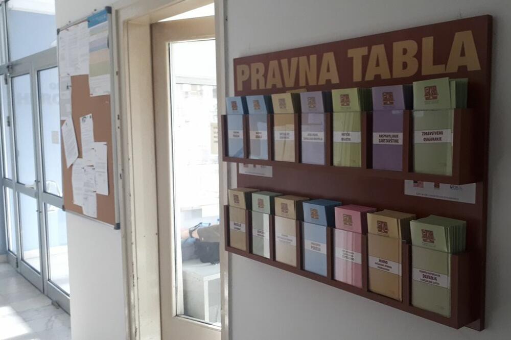 Tabla na ulazu u opštinu, Foto: Slavica Kosić