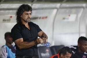 Trener-plejboj: Smijenjen zbog ljubavnih afera sa suprugama igrača...