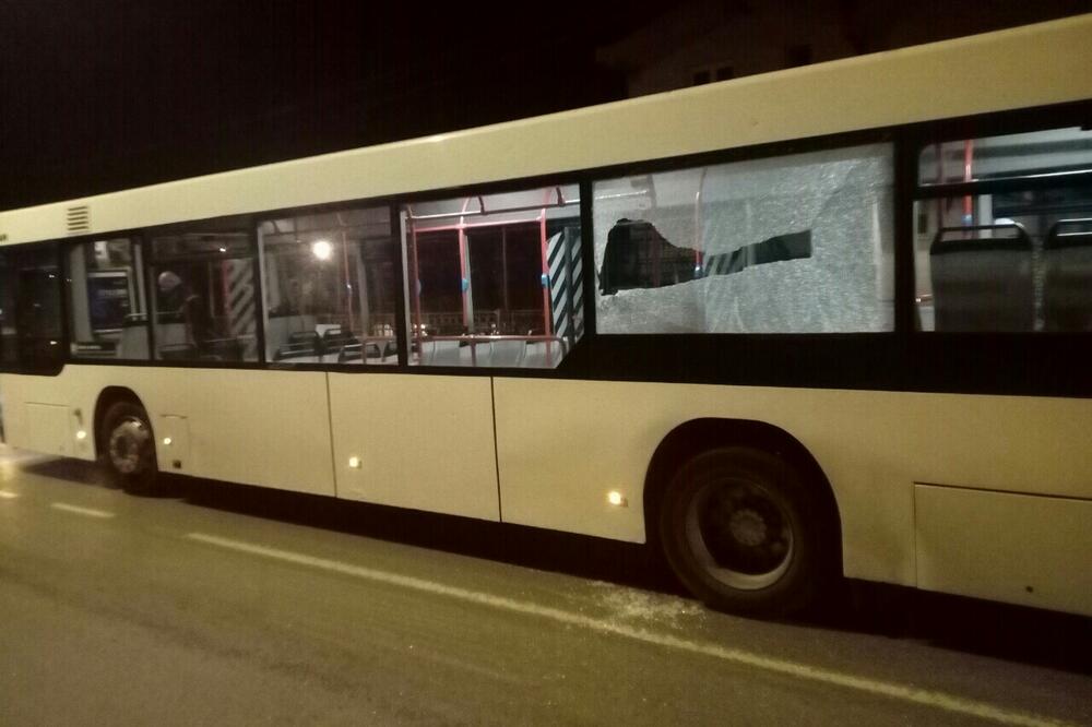 Jedan od pogođenih autobusa Gradskog saobraćaja, Foto: Privatna arhiva