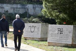 Nacistički i ustaški grafiti na spomeniku strijeljanim...