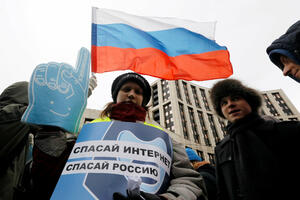 Hiljade ljudi na ulicama Moskve: Vlada Rusije hoće da poveća...