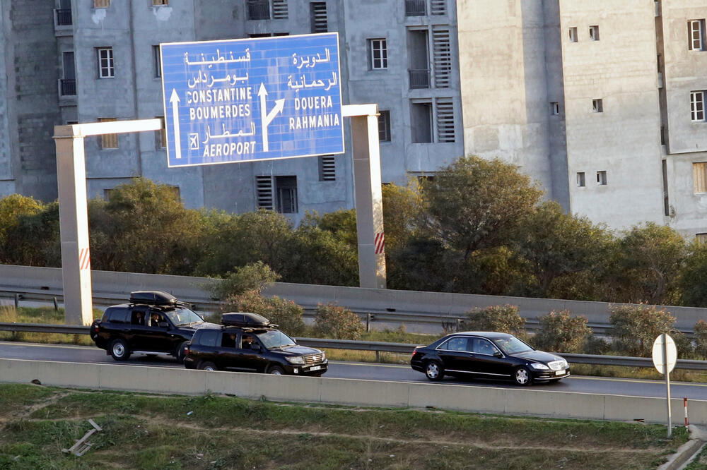 Konvoj auta: U jednom od njih se nalazi Buteflika, Foto: Reuters