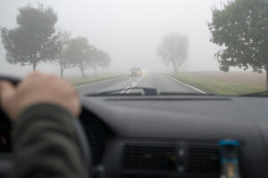 Putevi suvi, po kotlinama smanjena vidljivost zbog magle