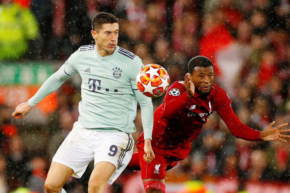 Levandovski i Vajnaldum u prvom duelu na “Enfildu”, Foto: Reuters