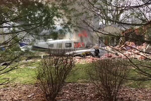 Avion se srušio na kuću u predgrađu Sinsinatija, poginuo pilot