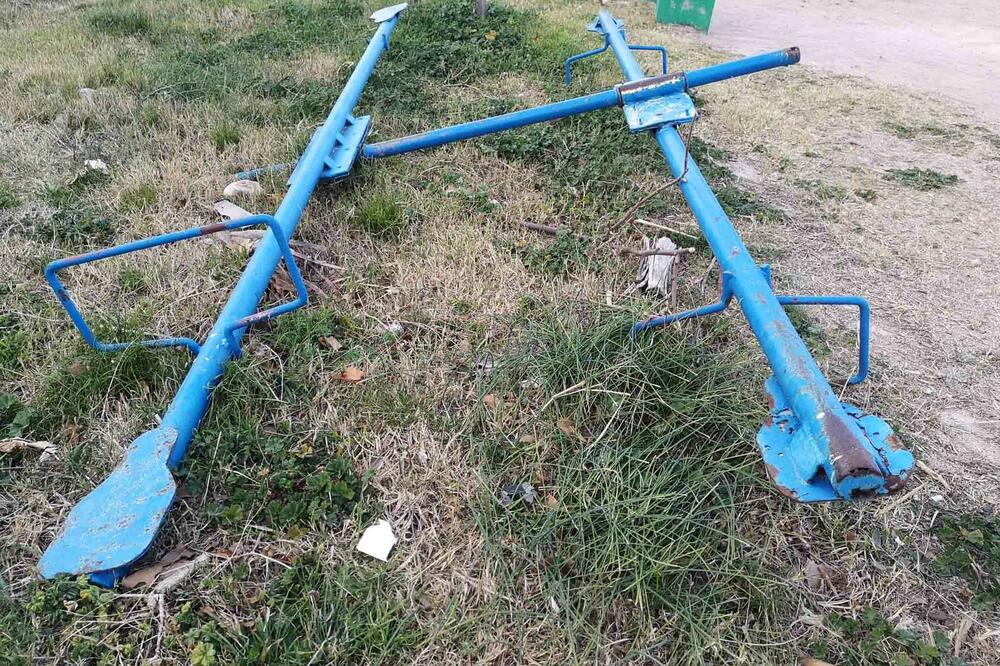 Uništeno igralište na Šetalištu kralja Nikole, Foto: Radomir Petrić