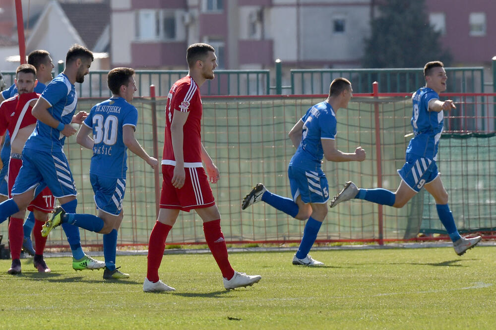 Nikšićani slave pobjedonosni gol na Starom aerodromu, Foto: Savo Prelević