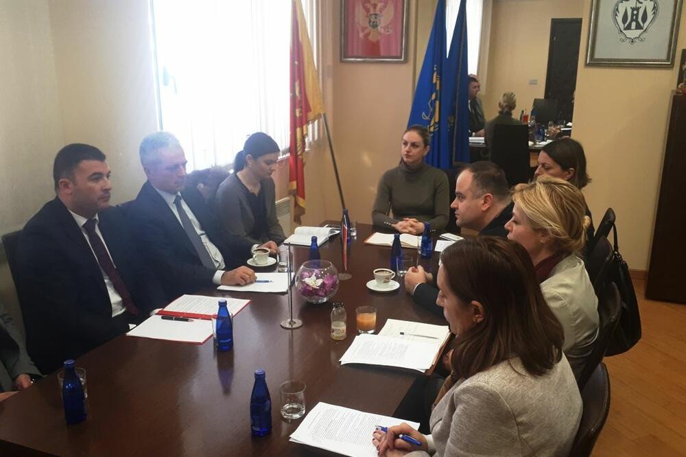 Sa sastanka, Foto: Slavica Kosić