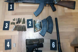 Pretresi u Danilovgradu: Oduzeta automatsku puška, pištolj i...