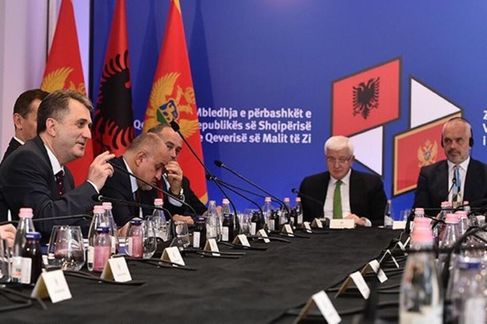 Sa zajedničke sjednice vlada Crne Gore i Albanije održane u Skadru 3. jula 2018., Foto: Vlada Crne Gore