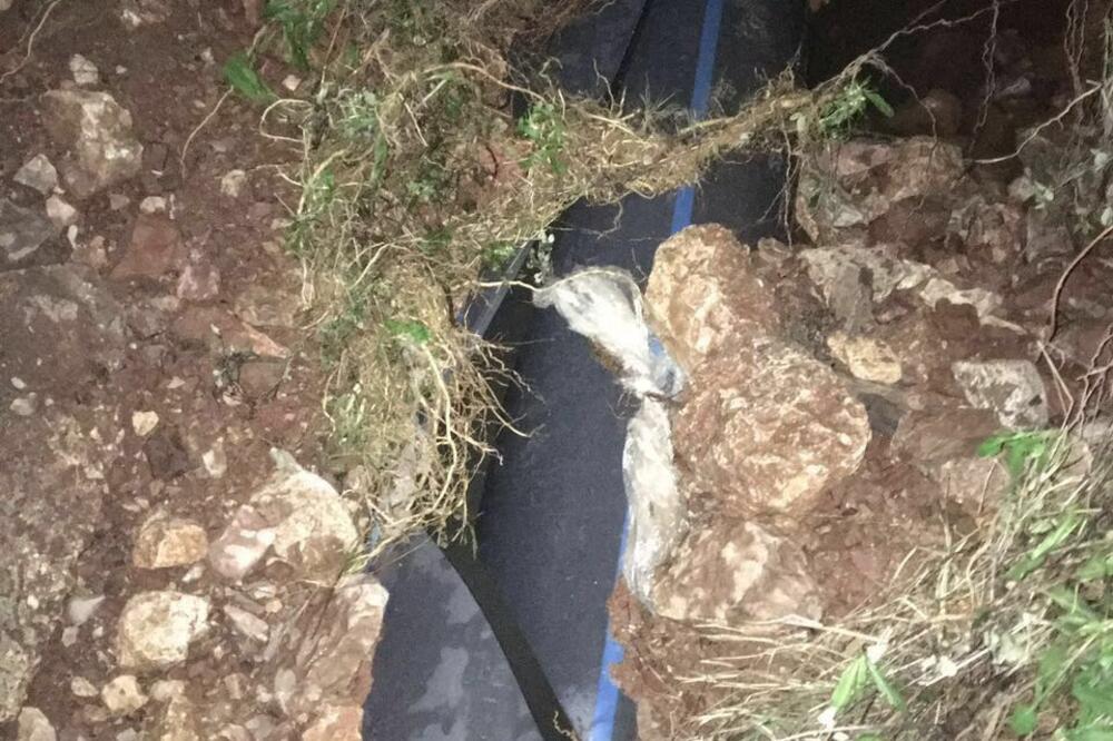 Pukla cijev, Foto: Vuk Lajović