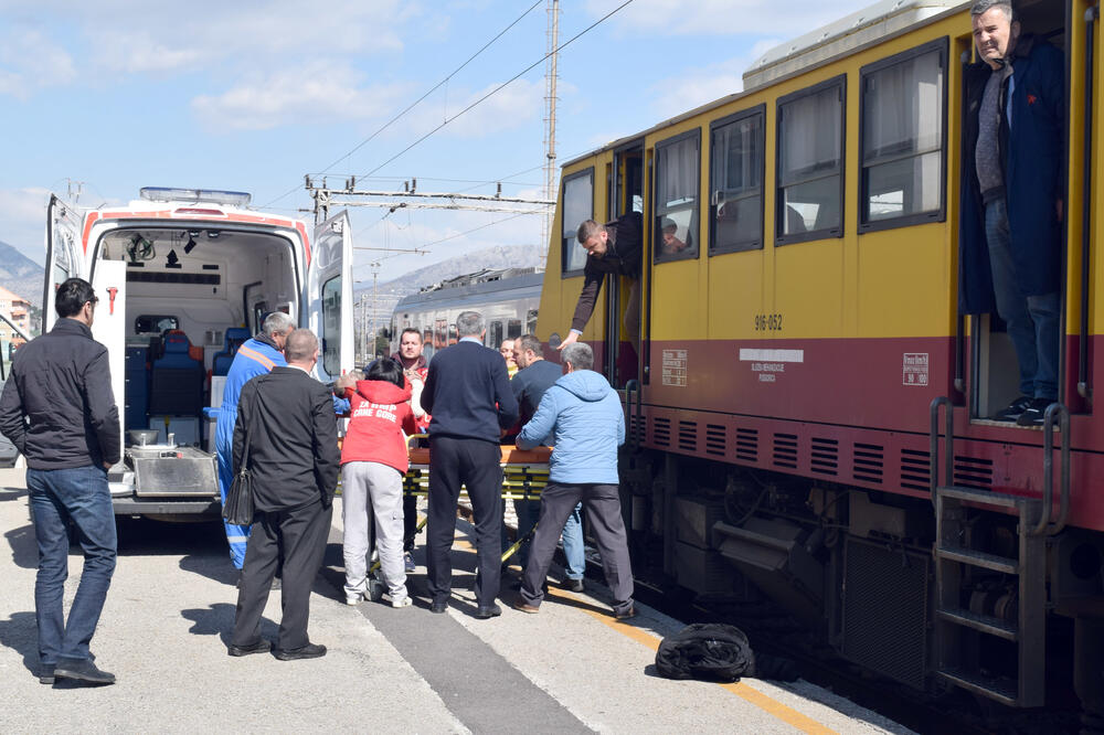 Povrijeđeni radnik na stanici u Podgorici, Foto: Zoran Đurić