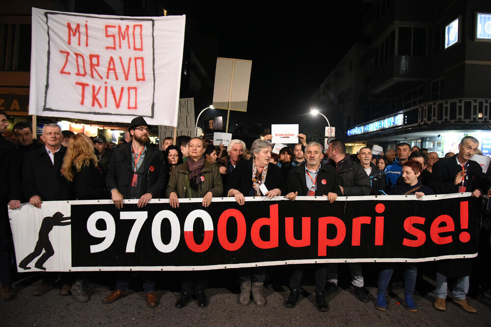 Za sada nema noćenja na trgu: Sa ranijih protesta, Foto: Boris Pejović