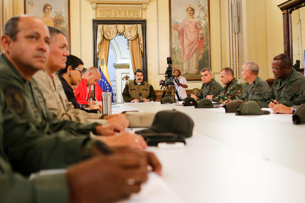 Maduro sa članovima komande vojske Venecuele, Foto: Reuters