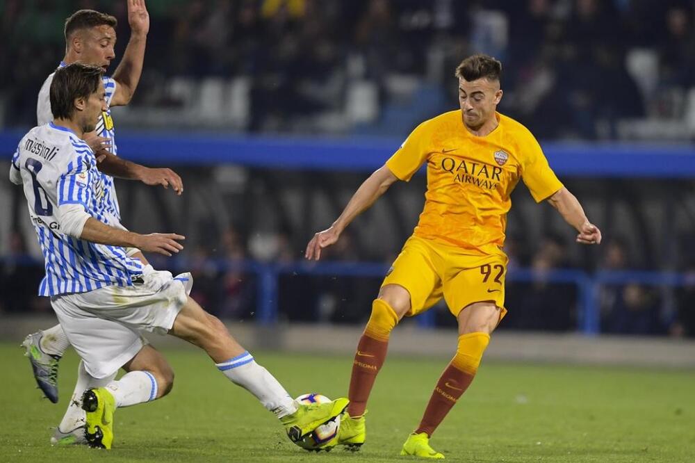 Spal slavio u duelu sa "vučicom", Foto: Twitter