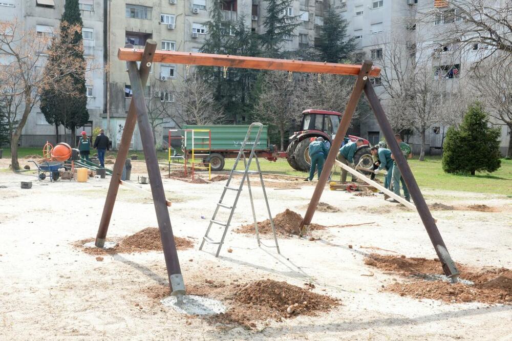 Ugrađene nove sprave za djecu, prostor oplemenjen i novim sadnicama, Foto: Podgorica.me