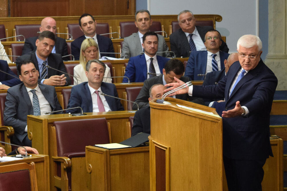 Samo poslanici vlasti pitaju Markovića: Sa prethodne sjednice, Foto: Luka Zeković