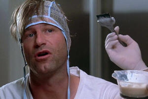 Aron Ekart i Džesika Alba u komediji “Upoznajte Bila”