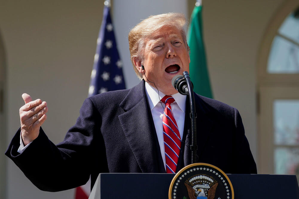 Tramp ispred Bijele kuće, Foto: Reuters