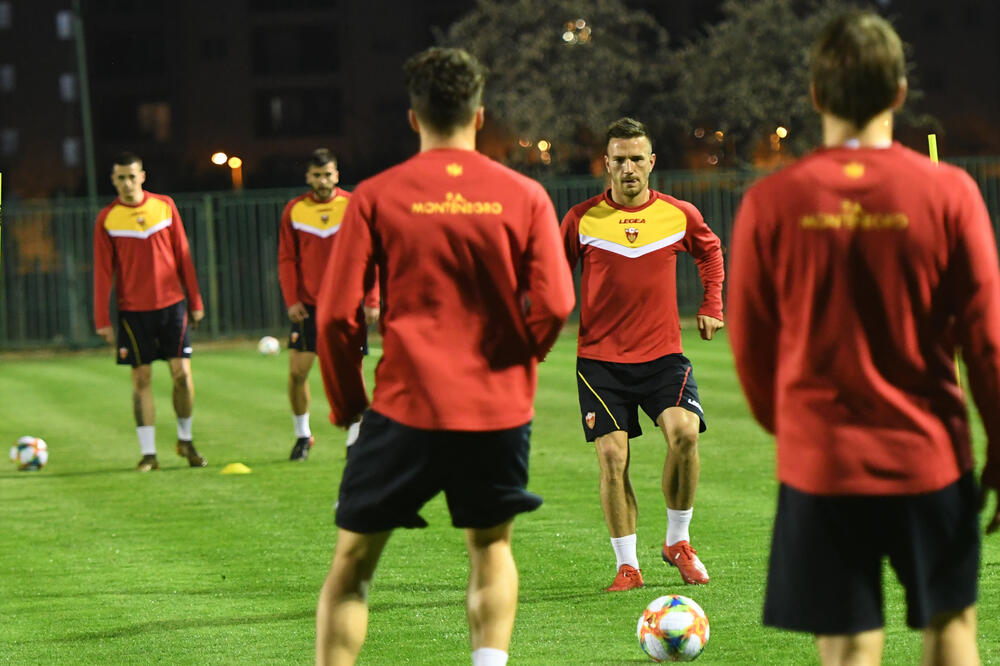 Sa treninga fudbalske reprezentacije Crne Gore, Foto: Savo Prelević