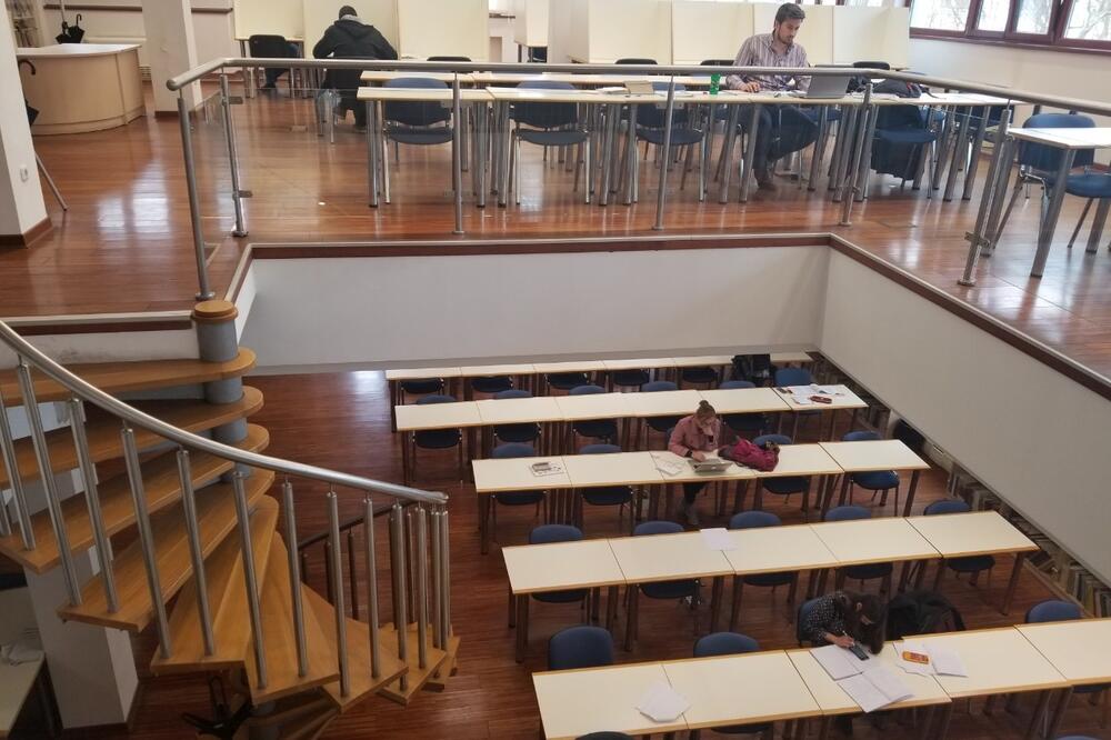 Čitaonica Narodne biblioteke “Radosav Ljumović”, Foto: A.Kovačević