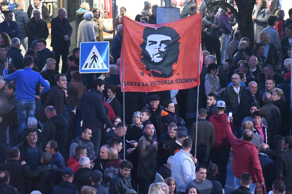 “Sporazum neophodan jer imamo autokratsku vlast 30 godina”: Sa protesta, Foto: Savo Prelević