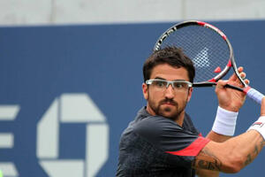 Berdih odustao, Tipsarević se plasirao u drugo kolo Majamija