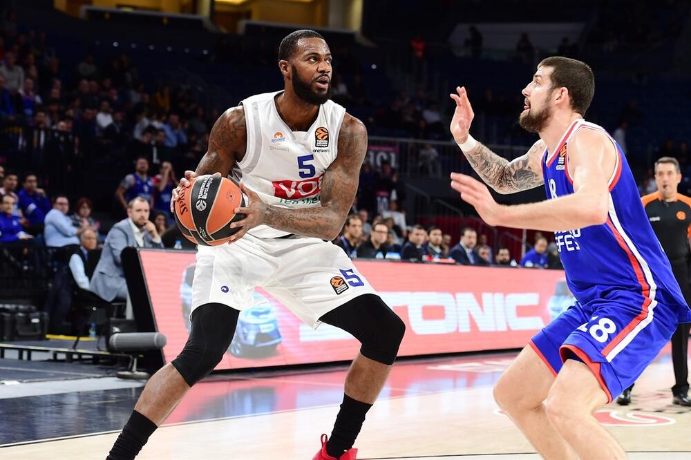 Erl Klark je sa 21 poenom bio najefikasniji u Budućnosti na prvom meču protiv Efesa