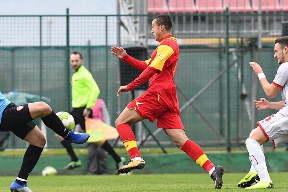 Lazar Vučićević u novembarskom meču protiv Makedonije, Foto: FSCG