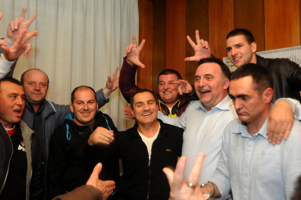 Spriječili izbornu krađu, ali odgovorni nisu kažnjeni: Pristalice tadašnjeg SNP-a, Foto: Boris Pejović
